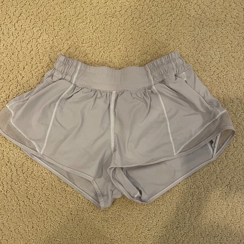 Lululemon - Hotty Hot Shorts - Size 4 - White/grey